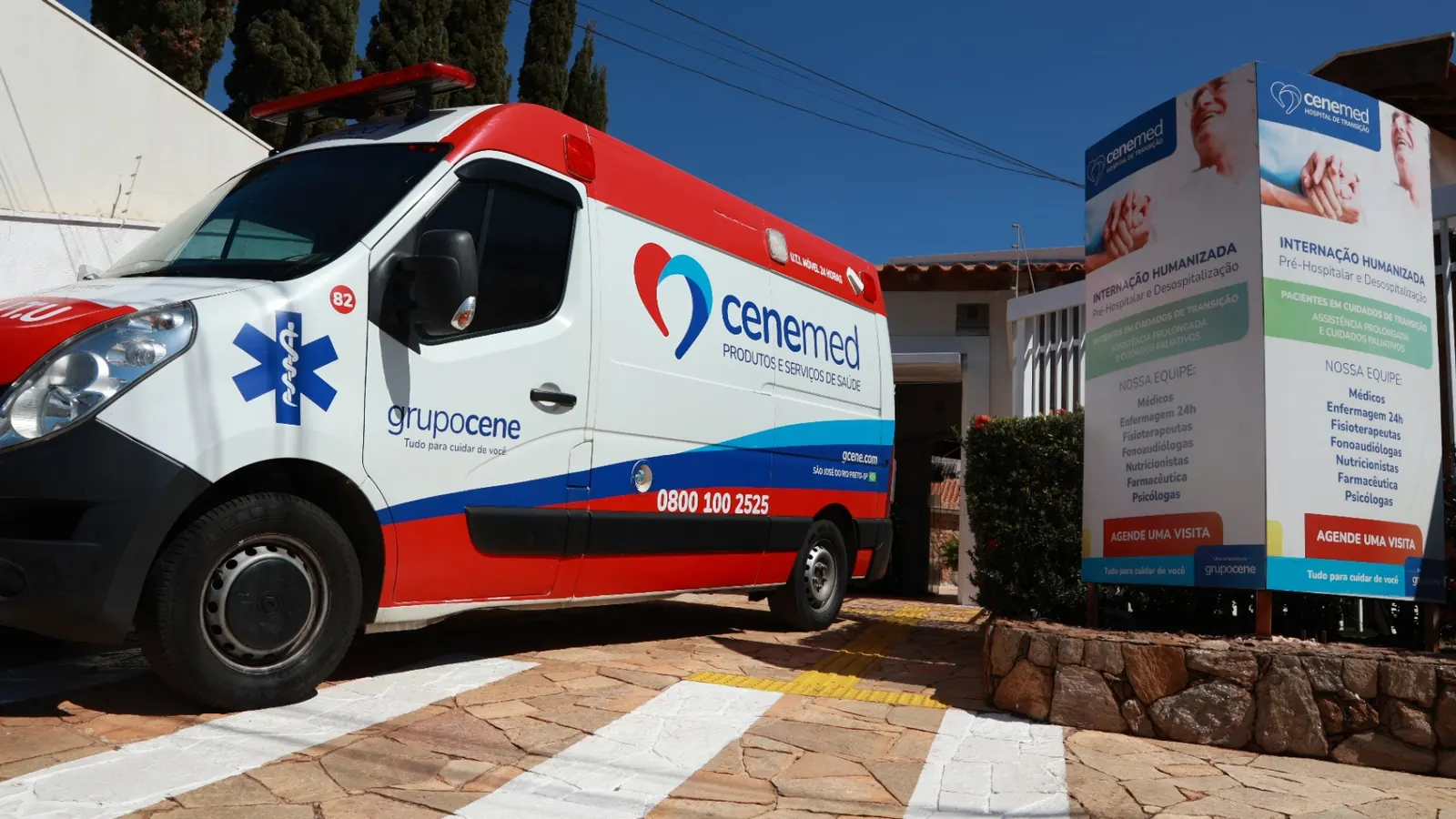 Ambulância da Cenemed em cobertura de evento